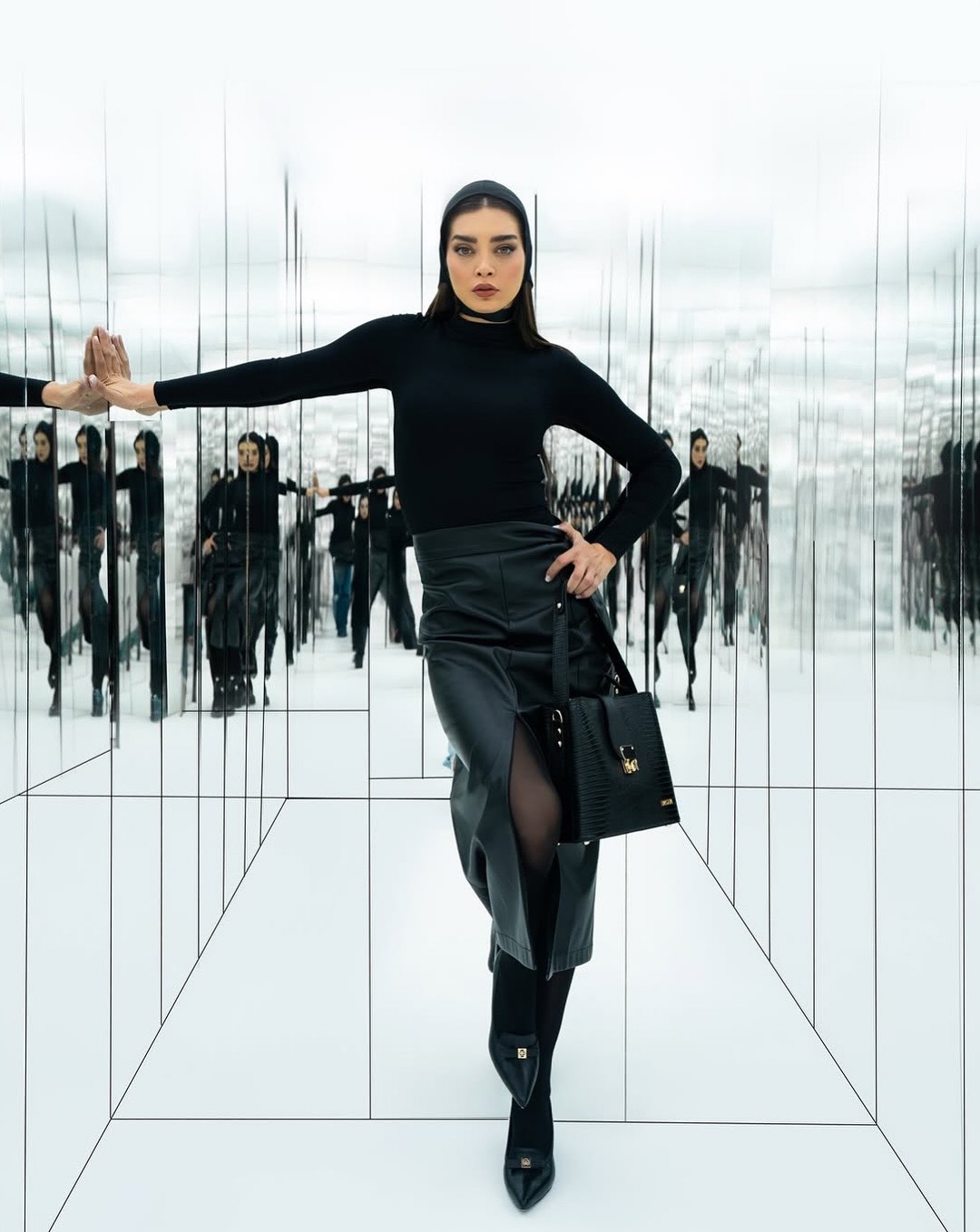 The leather skirt in the mirror room